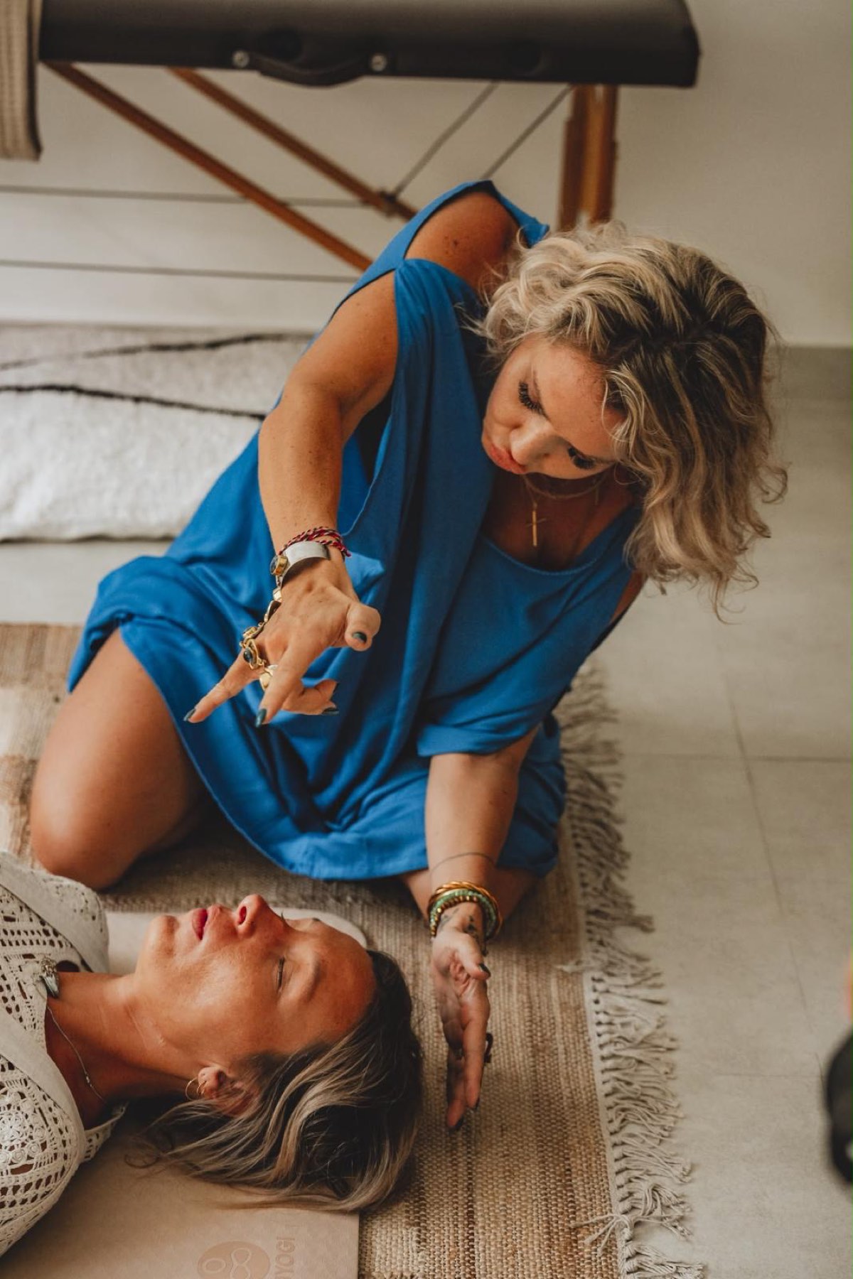 Rania holding space in an energetic breathwork session